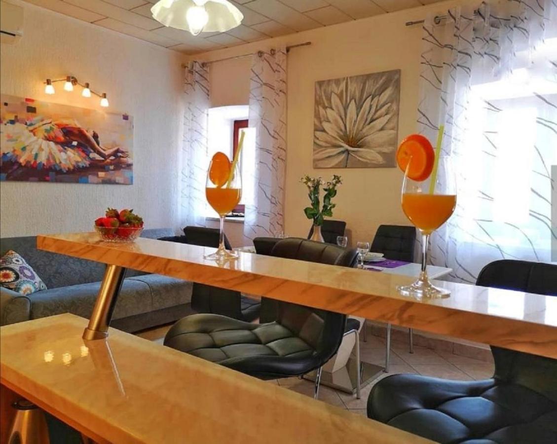 Holiday House Pasjak Sapjane Dış mekan fotoğraf